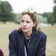 Tutti gli uomini di Victoria: la regista Justine Triet sul set del suo ultimo film