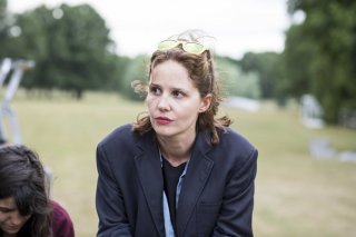 Tutti gli uomini di Victoria: la regista Justine Triet sul set del suo ultimo film