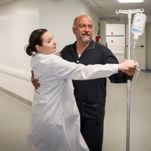 La linea verticale: Alvia Reale e Babak Karimi in una scena