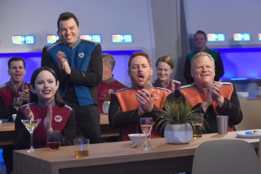 The Orville: l'equipaggio in una scena della prima stagione