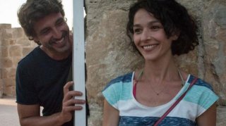 Immaturi - La serie: Daniele Liotti e Nicole Grimaudo in una scena della fiction