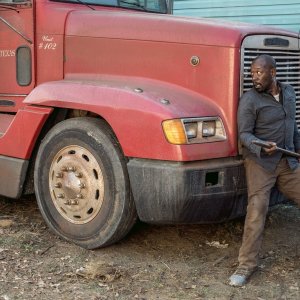 Fear the Walking Dead: Lennie James in una foto del crossover