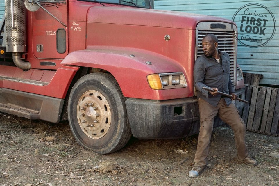 Fear the Walking Dead: Lennie James in una foto del crossover