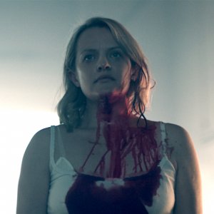 The Handmaid's Tale: Elisabeth Moss in una foto della seconda stagione