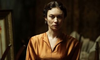 The Death of Stalin: Olga Kurylenko in una scena del film