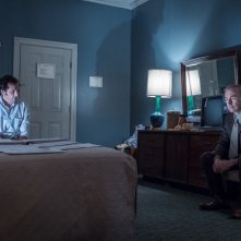 The Post: Matthew Rhys e Bob Odenkirk in una scena del film