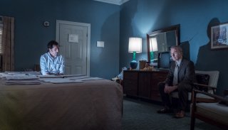 The Post: Matthew Rhys e Bob Odenkirk in una scena del film