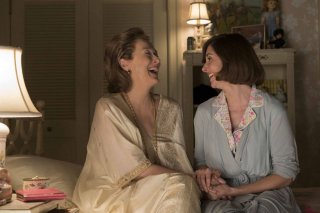 The Post: Meryl Streep e Alison Brie in una scena del film