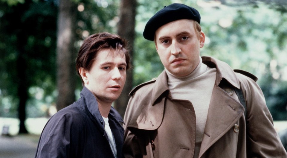 Prick Up: Gary Oldman e Alfred Molina em cena do filme