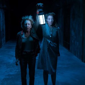 Insidious - L'ultima chiave, Lin Shaye e Spencer Locke in una scena del film