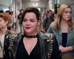 Heathers: il trailer red band della serie tratta dal film Schegge di Follia