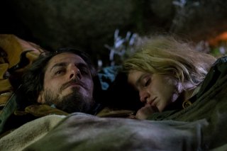 Fabrizio De André - Principe Libero: Luca Marinelli e Valentina Bellè in un momento del film