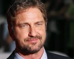 Gerard Butler ci dà lezioni di scozzese e rivela: 'Jennifer Aniston bacia meglio di Angelina Jolie!'