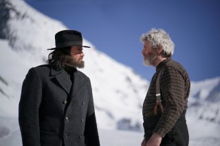 Belle & Sebastien - Amici per sempre: Clovis Cornillac e Tchéky Karyo in una scena del film