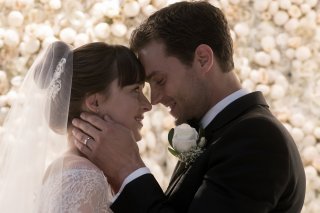 Cinquanta sfumature di rosso: Jamie Dornan e Dakota Johnson in una scena del film