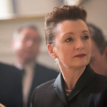 Il filo nascosto: Lesley Manville in un momento del film