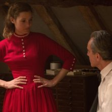 Il filo nascosto: Daniel Day-Lewis e Vicky Krieps in una scena del film