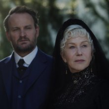 La vedova Winchester: Jason Clarke e Helen Mirren in una scena del film
