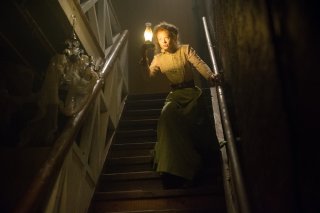 La vedova Winchester: Sarah Snook in una scena del film
