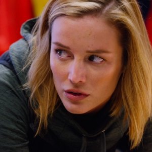 L'ultima discesa: Sarah Dumont in una scena del film