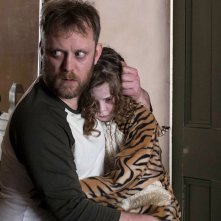 Slumber - Il demone del sonno: Honor Kneafsey e Sam Troughton in una scena del film