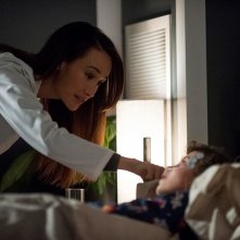 Slumber - Il demone del sonno: Maggie Q e Lucas Bond in una scena del film