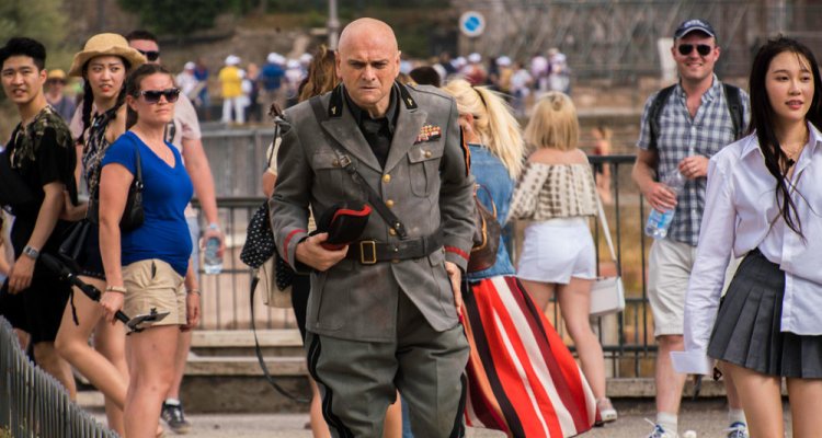 sono tornato il film sul ritorno di mussolini oggi in prima tv su sky cinema movieplayer it