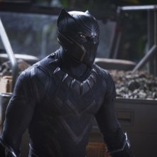 Black Panther: un primo piano di Chadwick Boseman in costume