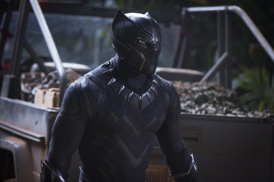Black Panther: un primo piano di Chadwick Boseman in costume