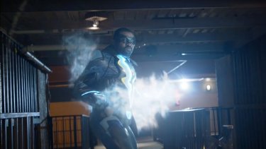 Black Lightning: Cress Williams in una scena d'azione