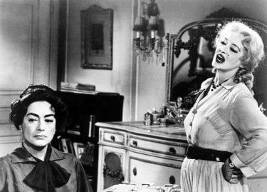 Che fine ha fatto Baby Jane?: Bette Davis e Joan Crawford in una scena del film