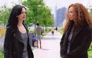 Jessica Jones: Krysten Ritter e Janet McTeer in una foto della stagione 2