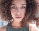 Spontaneous: Hayley Law nel cast del film con Katherine Langford
