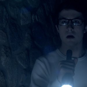 The Open House: Dylan Minnette in una scena del film