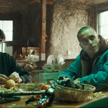 La terra dell'abbastanza: il cast in una scena corale