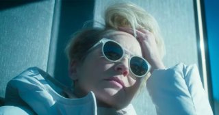 Mosaic: un primo piano di Sharon Stone