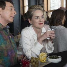 Mosaic: una scena della serie con Sharon Stone