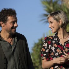 A casa tutti bene: Stefano Accorsi ed Elena Cucci in una scena del film