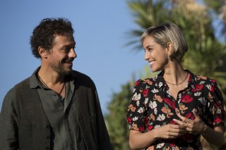 A casa tutti bene: Stefano Accorsi ed Elena Cucci in una scena del film