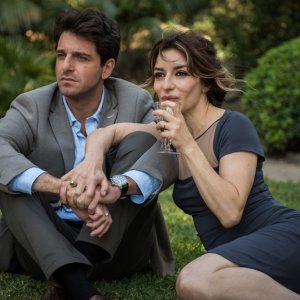 A casa tutti bene: Sabrina Impacciatore e Giampaolo Morelli in una scena del film