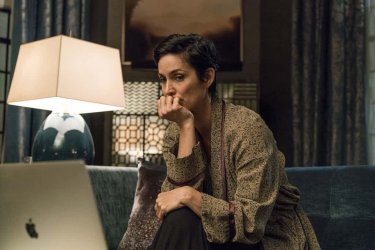 Jessica Jones 2: Carrie-Anne Moss è pensierosa