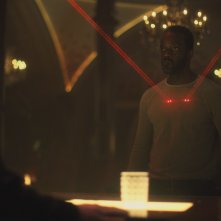 Altered Carbon: Ato Essandoh in una scena