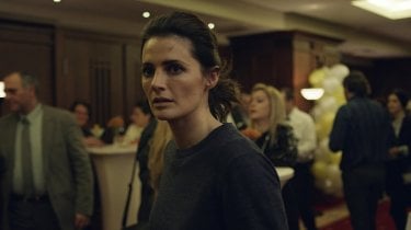 Absentia: una scena con Stana Katic