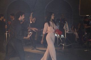 images/2018/02/01/zoe_saldana_and_adriano_giannini_filming_behind_the_scenes.jpg