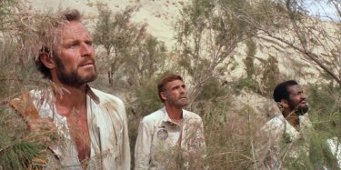 Il pianeta delle scimmie: Charlton Heston in una scena del film