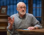 Addio all'attore John Mahoney, star della serie Frasier