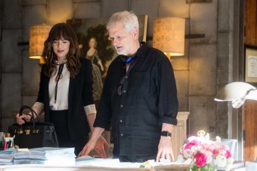 Cinquanta sfumature di rosso: Dakota Johnson e il regista James Foley sul set del film
