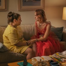 Lady Bird: Saoirse Ronan e Beanie Feldstein in una scena del film