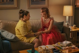 Lady Bird: Saoirse Ronan e Beanie Feldstein in una scena del film