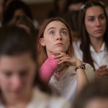 Lady Bird: Saoirse Ronan in una scena del film
